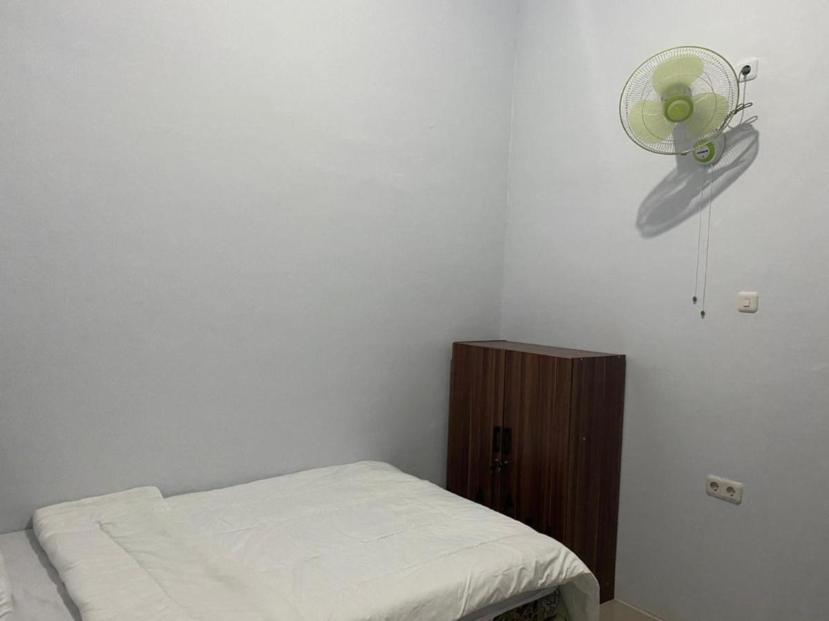 Khalisa Home Syariah Pontianak Esterno foto