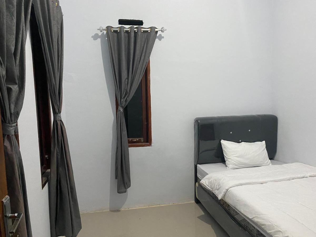 Khalisa Home Syariah Pontianak Esterno foto