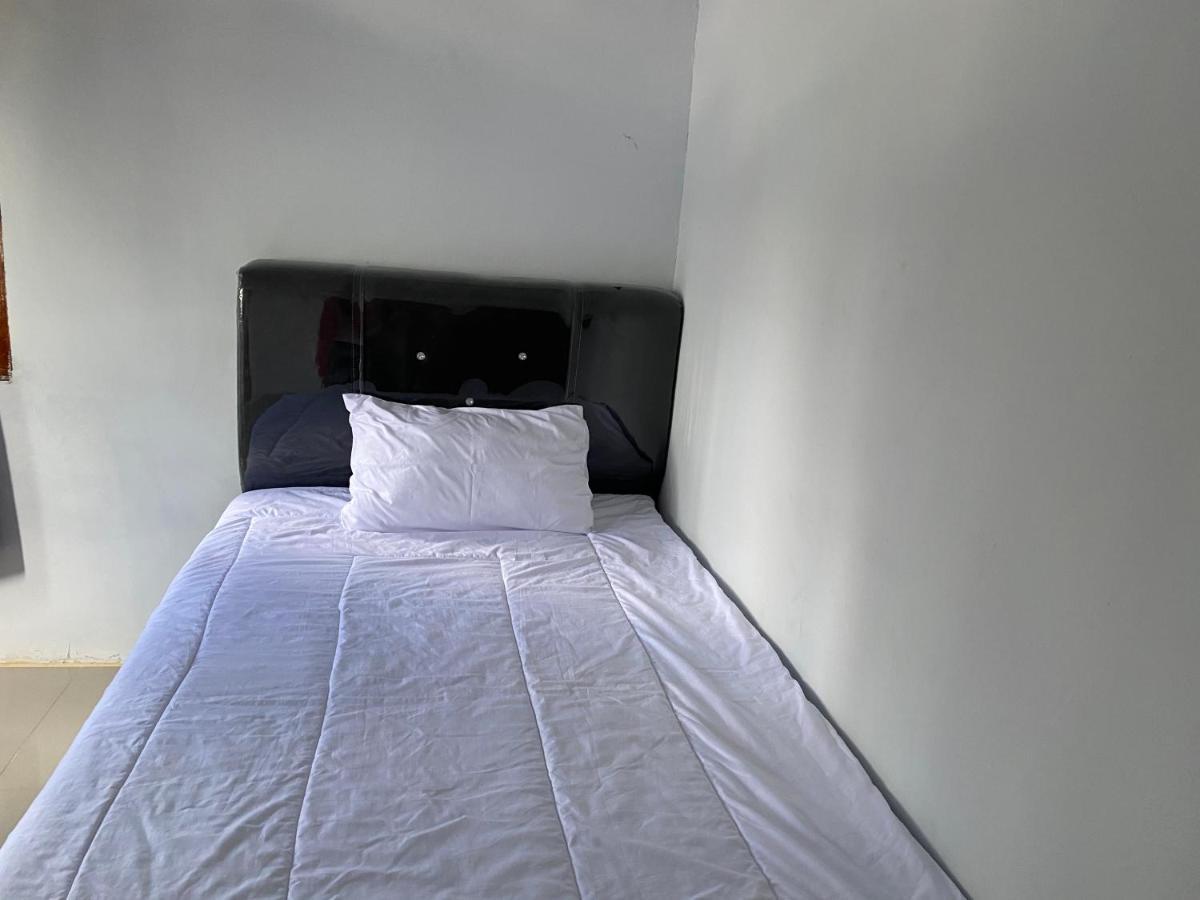 Khalisa Home Syariah Pontianak Esterno foto