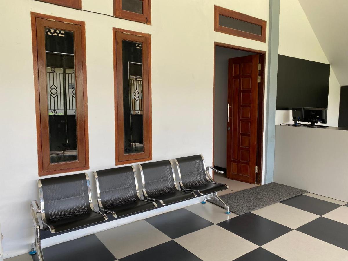 Khalisa Home Syariah Pontianak Esterno foto